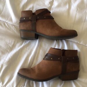 Clarks Collection Soft Cushion Brown Leather zip- Ankle Boot Women’s Size 7.5M